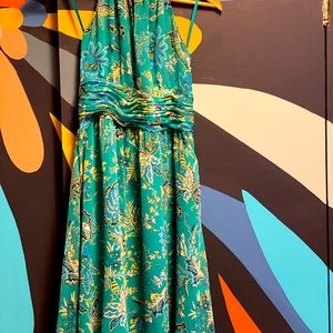 Light and flirty neck tie dress size 4